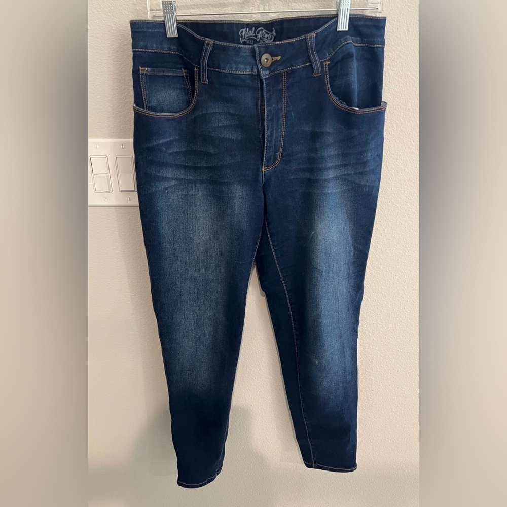 Faded Glory Ankle Jeans in Dark Blue